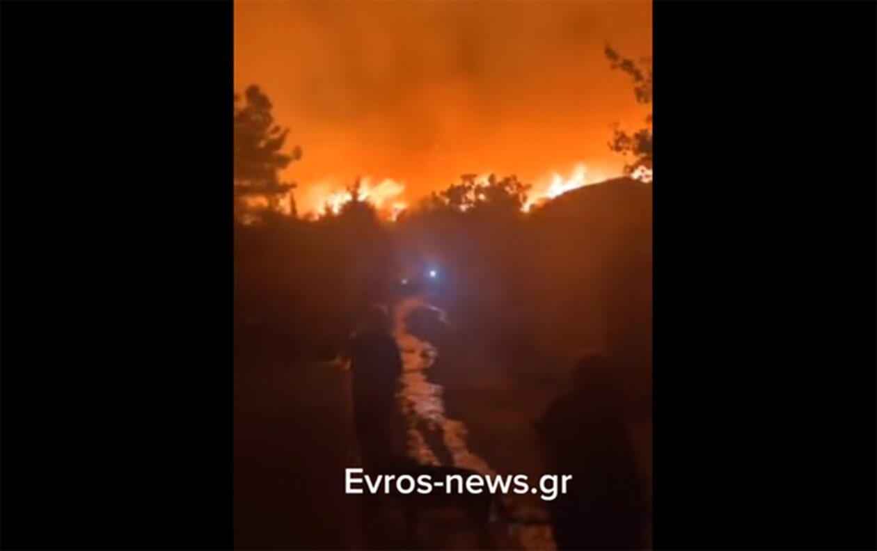 Φωτιά τώρα: Κινδυνεύουν τα Λουτρά - Οι φλόγες έφτασαν στα σπίτια, η Αστυνομία απομακρύνει κατοίκους