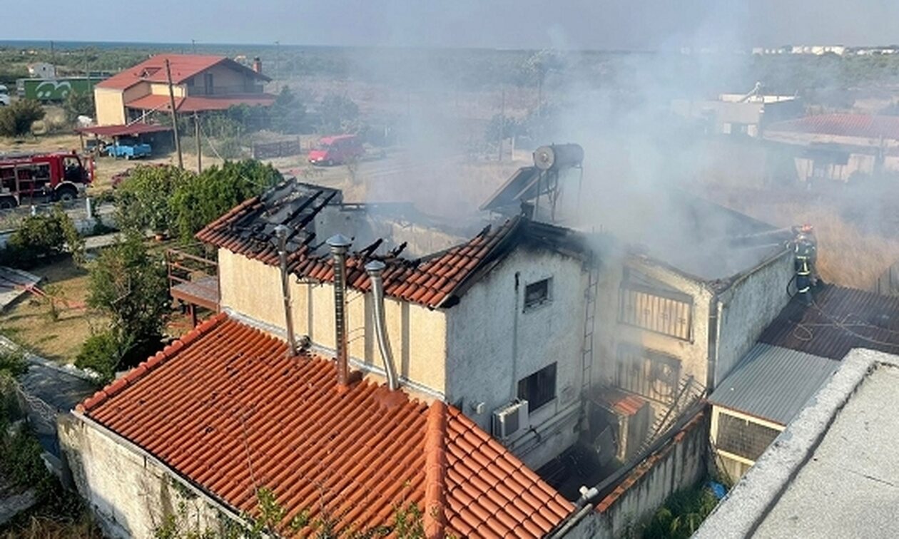 Αλεξανδρούπολη - Φωτιά σε σπίτι στον Απαλό: Στην εντατική μια ηλικιωμένη