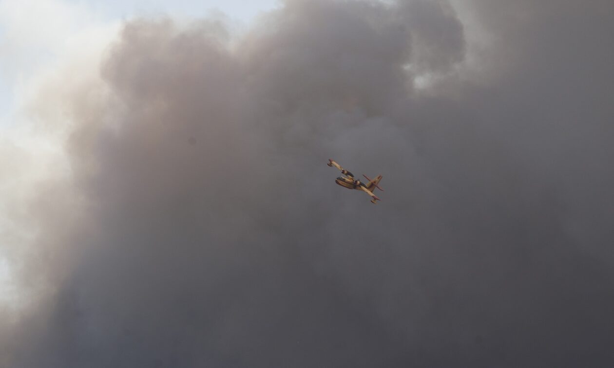 Φωτιά κοντά στην 112 Πτέρυγα Μάχης: Επιχειρούν ισχυρές δυνάμεις από τον Ασπρόπυργο