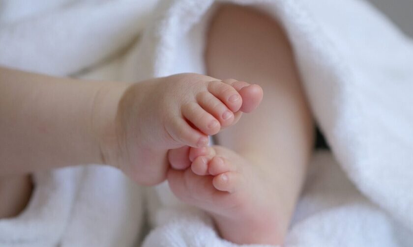 Υπόθεση παράνομων υιοθεσιών: Δίδυμα γεννήθηκαν από παρένθετη μητέρα στο νοσοκομείο Χανίων