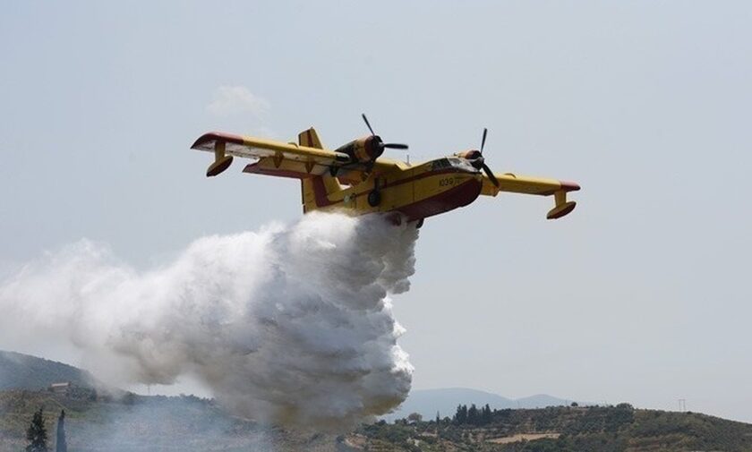 Φωτιές: Η Κομισιόν στέλνει επτά αεροπλάνα και ένα ελικόπτερο και πάνω από 100 πυροσβέστες