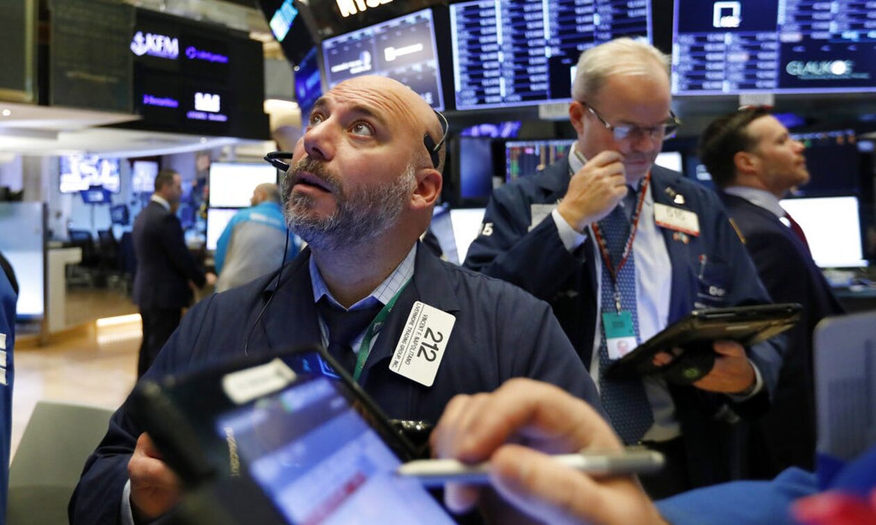 Πιέσεις στη Wall Street - Επιμένουν οι ανησυχίες για τα επιτόκια