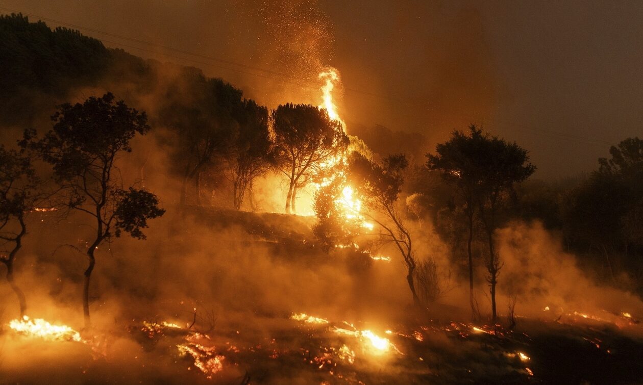 Φωτιά στην Πάρνηθα: «Ακούστηκαν τρεις εκρήξεις - Φαίνεται ότι δεν είναι τυχαίο γεγονός»