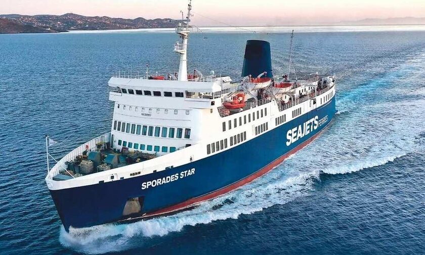 Μηχανική βλάβη σε πλοίο με 90 επιβάτες - Επέστρεψε στη Σύρο