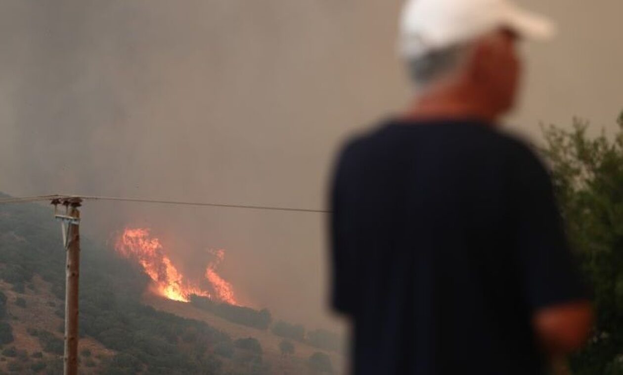 Φωτιά στον Έβρο: Ανεξέλεγκτα τα πύρινα μέτωπα – Καταστροφές στην Αύρα και στην Κοίλα