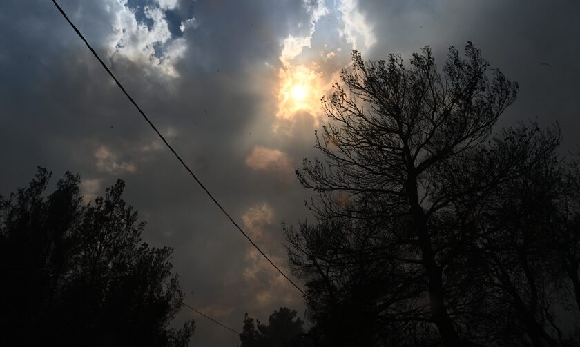 Φωτιά στην Πάρνηθα: Ξεκίνησε η εκκένωση των Θρακομακεδόνων - Πόρτα πόρτα ενημερώνει η αστυνομία