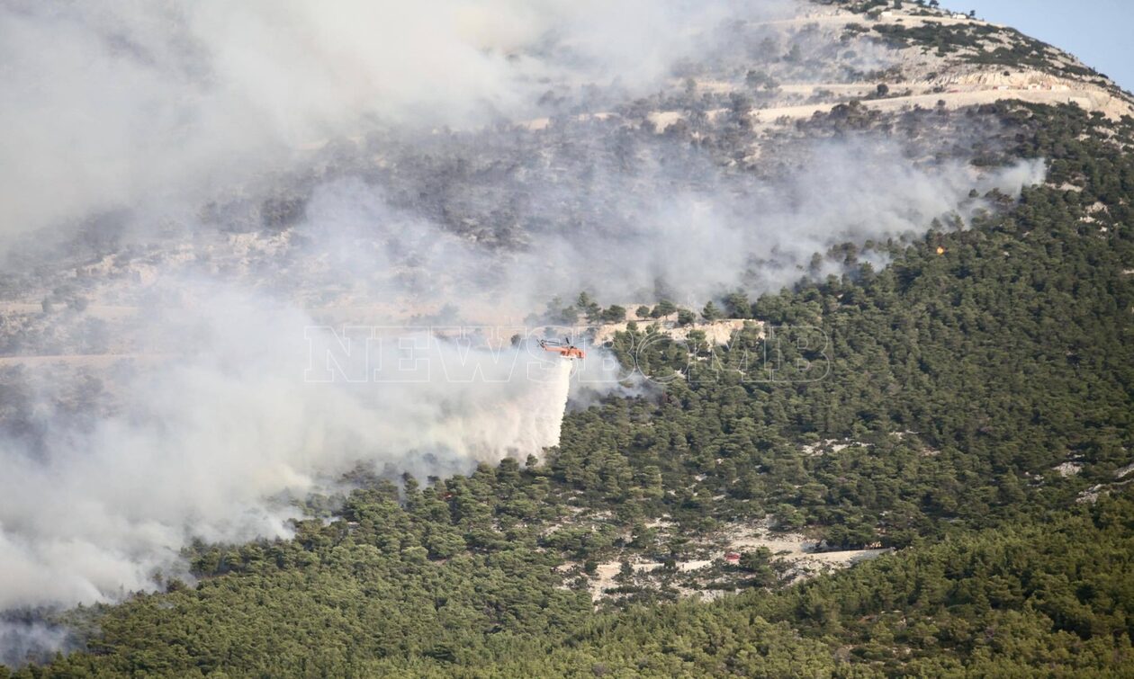 Η Πάρνηθα καίγεται για τρίτη μέρα: Φωτογραφίες του Newsbomb.gr από τα πύρινα μέτωπα