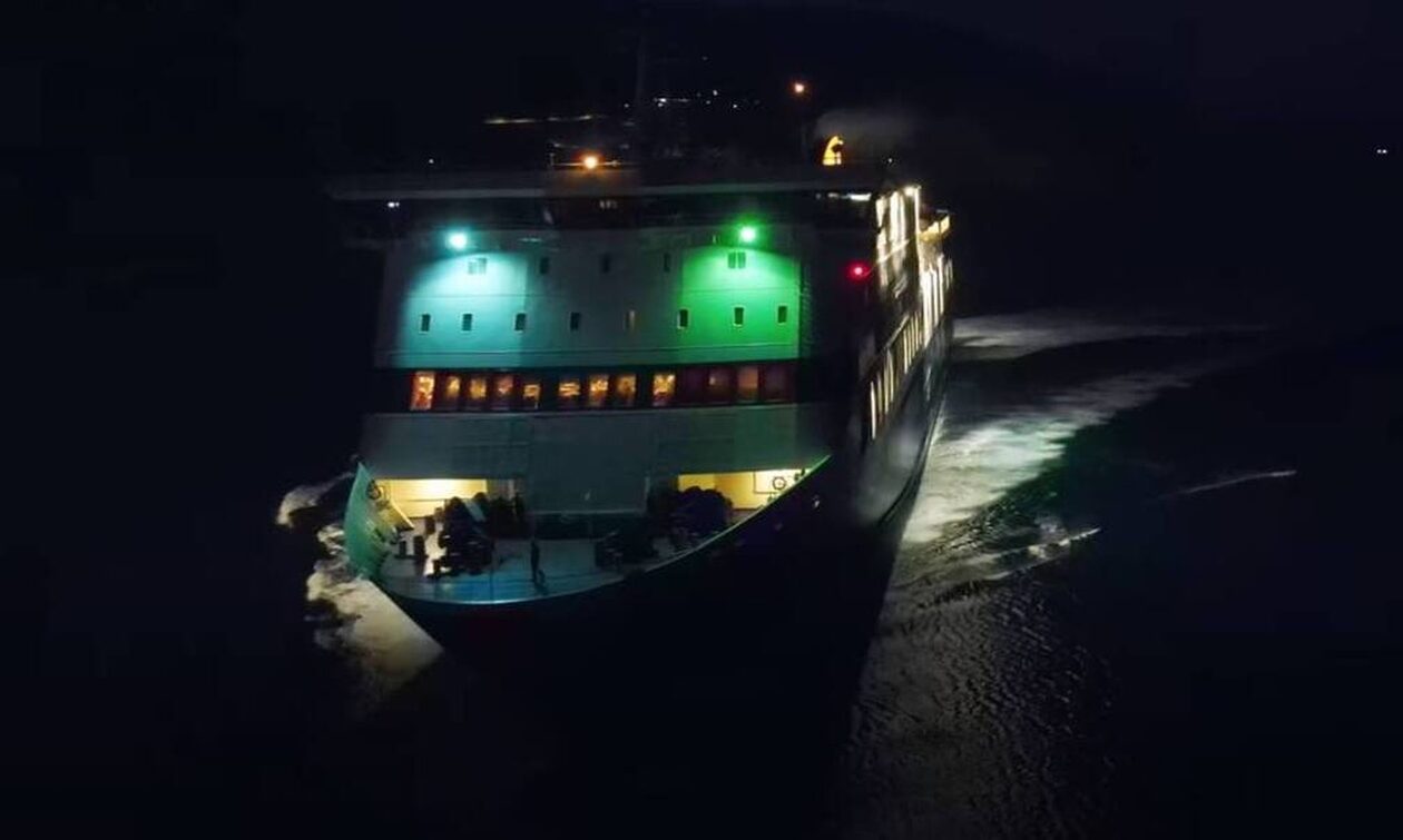 Kάλυμνος: Εκπληκτική νυχτερινή μανούβρα ακριβείας - Πλοίο 176 μέτρων δένει… σε 3 λεπτά στο λιμάνι