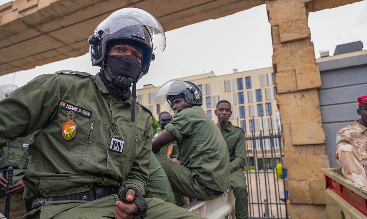 Νίγηρας: Οι πραξικοπηματίες απελαύνουν πρεσβευτές δυτικών χωρών