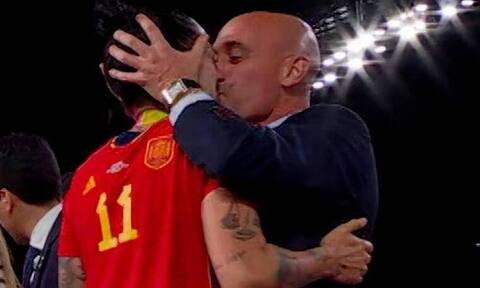 Ισπανία: Τρίμηνος αποκλεισμός από την FIFA στον Ρουμπιάλες για το φιλί στην Ερμόσο