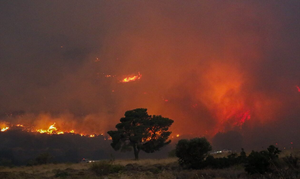 Φωτιά: Αναζωπυρώσεις σε Πάρνηθα και Βοιωτία – Στις 122 οι πυρκαγιές σε όλη την Ελλάδα