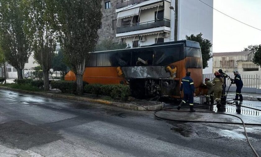 Σκηνές τρόμου στο Μαρκόπουλο: Λεωφορείο του ΚΤΕΛ γεμάτο επιβάτες τυλίχθηκε στις φλόγες