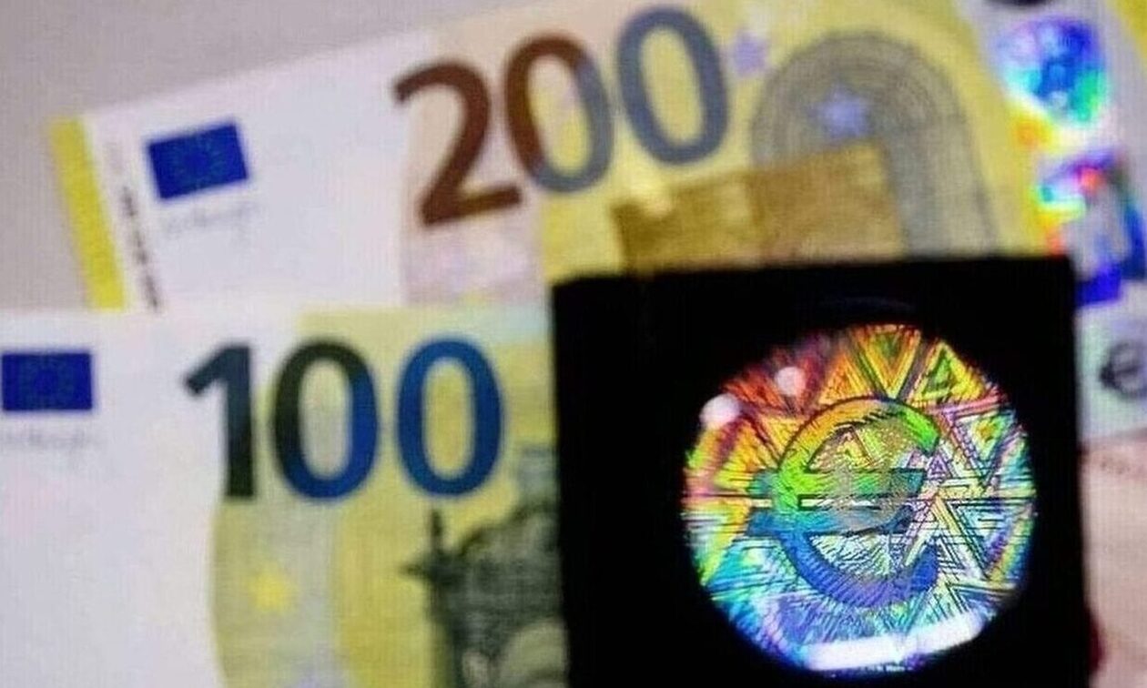 Στα 197,8 δισ. ευρώ μειώθηκαν οι τραπεζικές καταθέσεις τον Ιούλιο