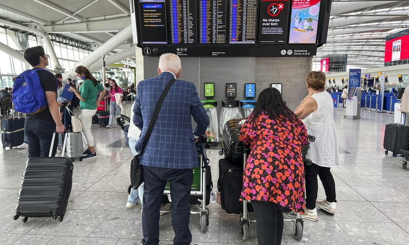 Kαθυστερήσεις και ταλαιπωρία στα αεροδρόμια της Βρετανίας