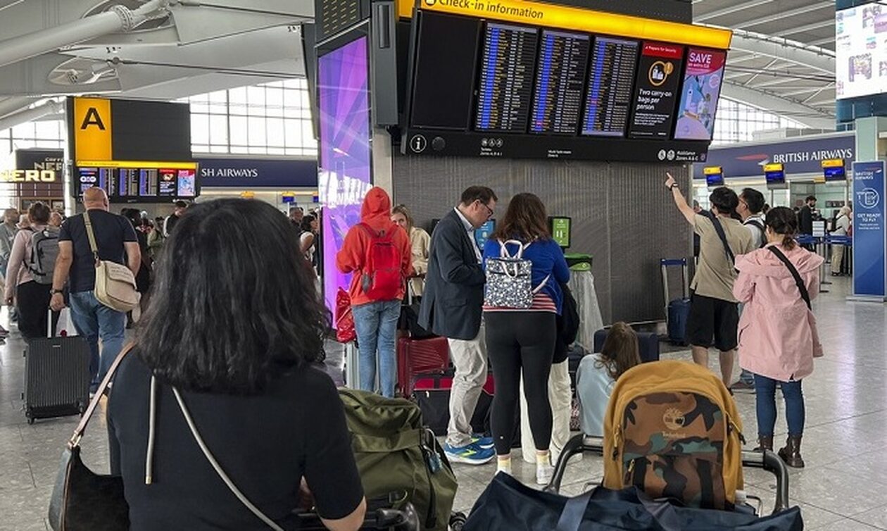 Βρετανία: Συνεχίζεται η ταλαιπωρία για χιλιάδες επιβάτες μετά το μπλακ άουτ στα αεροδρόμια