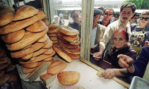 Ναγκόρνο-Καραμπάχ: «Λιποθυμούν στην ουρά για ψωμί» - Ένας στους τρεις πεθαίνει από την πείνα