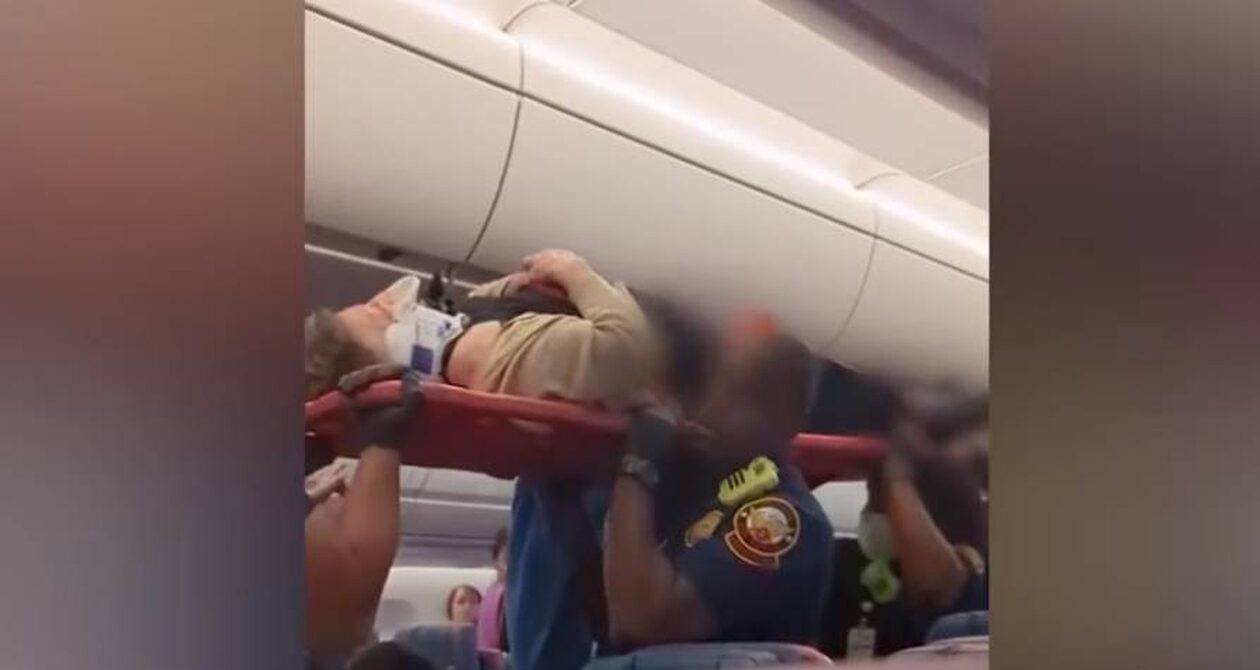 ΗΠΑ: Σοκαριστικό βίντεο από την πτήση με τους 11 τραυματίες - Έφευγαν με φορεία
