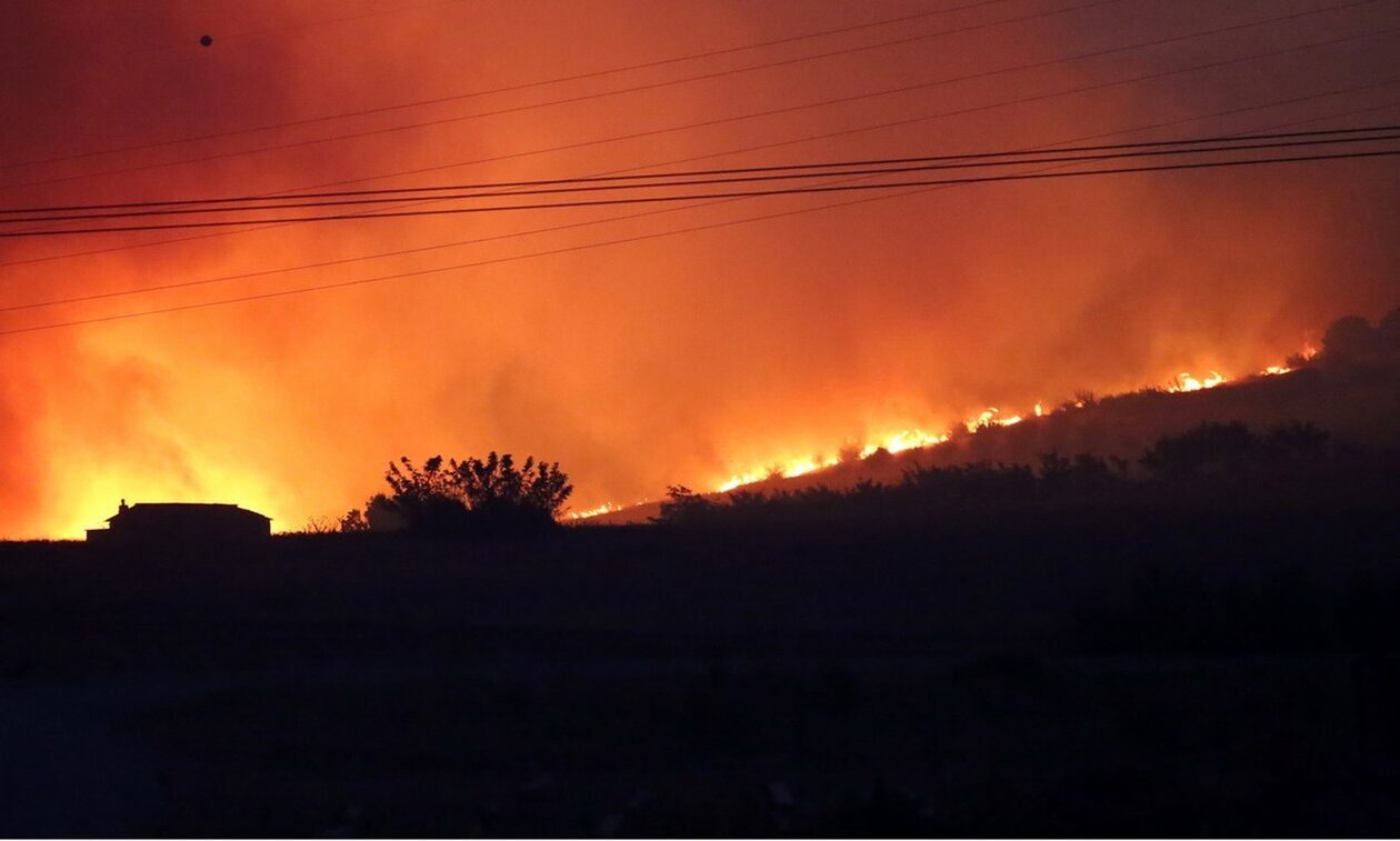 Φωτιά στον Έβρο: Μέτωπο 15 χιλιομέτρων απειλεί Σουφλί και Κορνοφωλιά