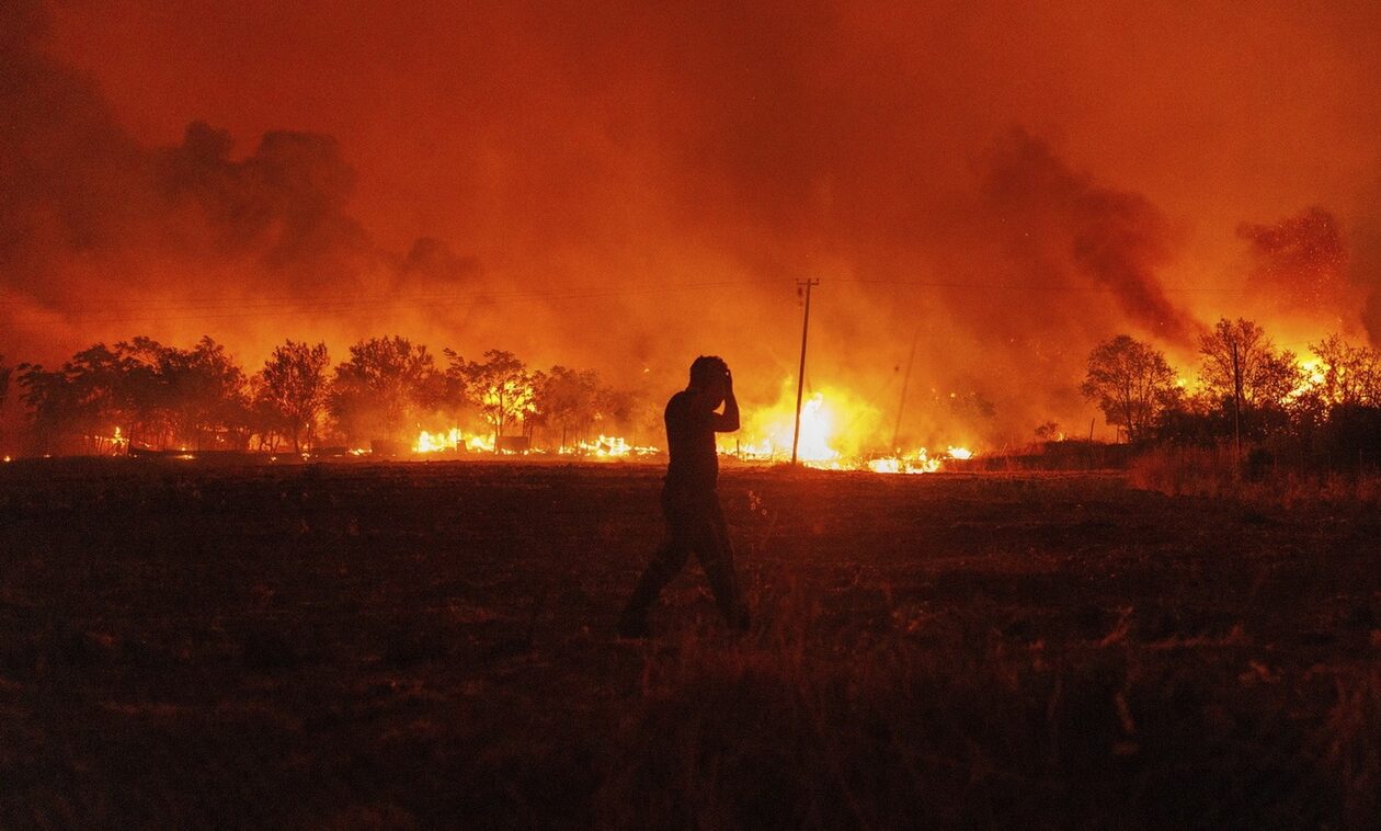 Φωτιά στον Έβρο: Νύχτα αγωνίας για Σουφλί, Δαδιά και Κορνοφωλιά - Τεράστιο το μέτωπο της πυρκαγιάς