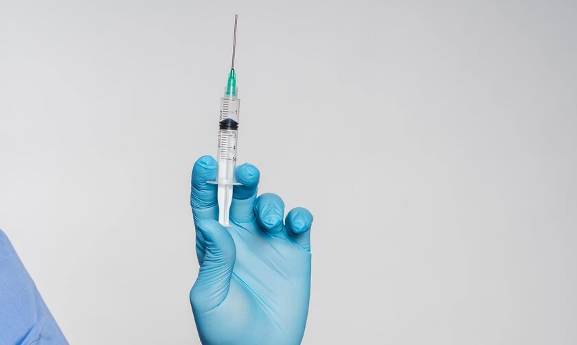 Κορονοϊός: Εγκρίθηκε το νέο εμβόλιο της Pfizer