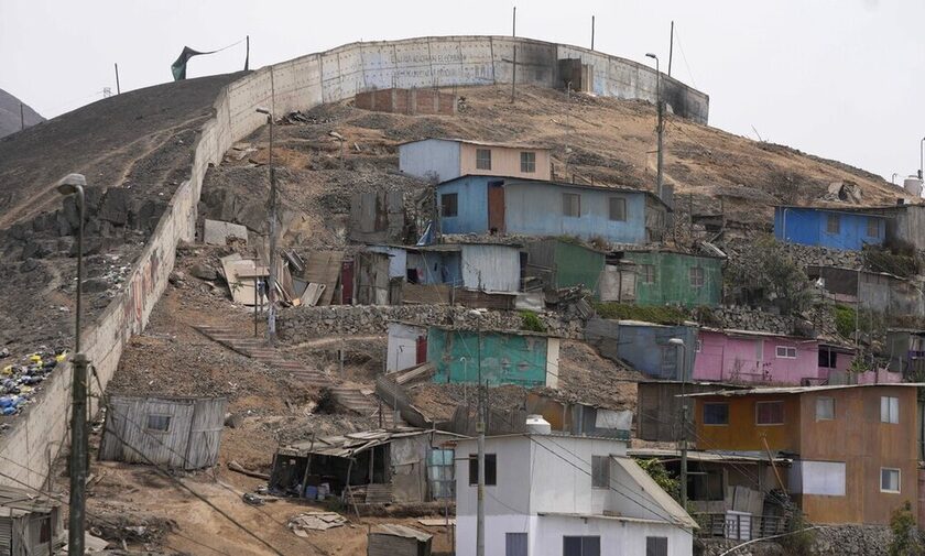 Περού - Λίμα: Κατεδαφίζεται το «τείχος της ντροπής» που χωρίζει φτωχογειτονιές από πλούσια συνοικία