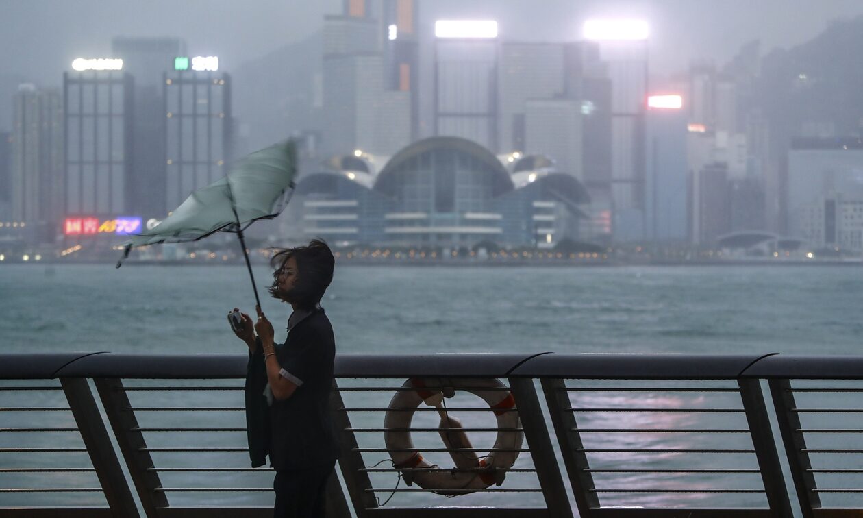 Κίνα: Σε συναγερμό το Χονγκ Κονγκ και η Σεντζέν - Έρχεται ο «σούπερ τυφώνας» Σάολα