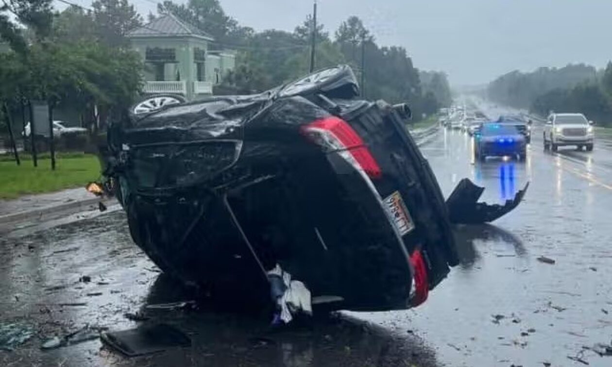 Νότια Καρολίνα: Σώθηκε από θαύμα έγκυος που ο τυφώνας αναποδογύρισε το αυτοκίνητό της