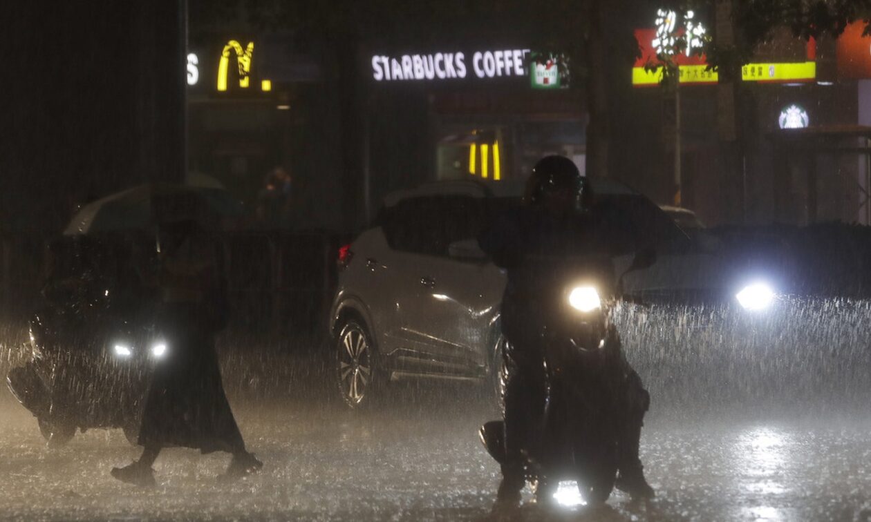 O τυφώνας Χαϊκούι χτυπάει την Ταϊβάν: 2.800 πολίτες απομακρύνθηκαν εσπευσμένα  από τα σπίτια τους