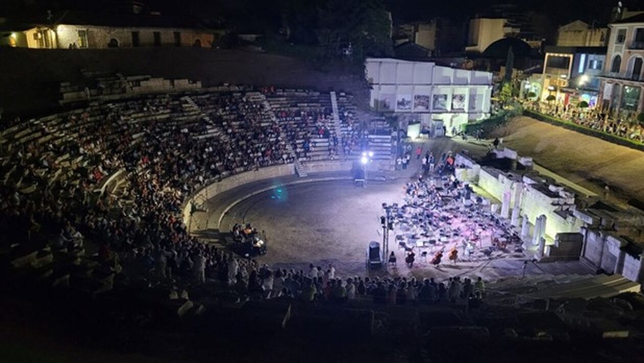 Είκοσι δύο αιώνες μετά… θεατές στο αρχαίο θέατρο της Λάρισας