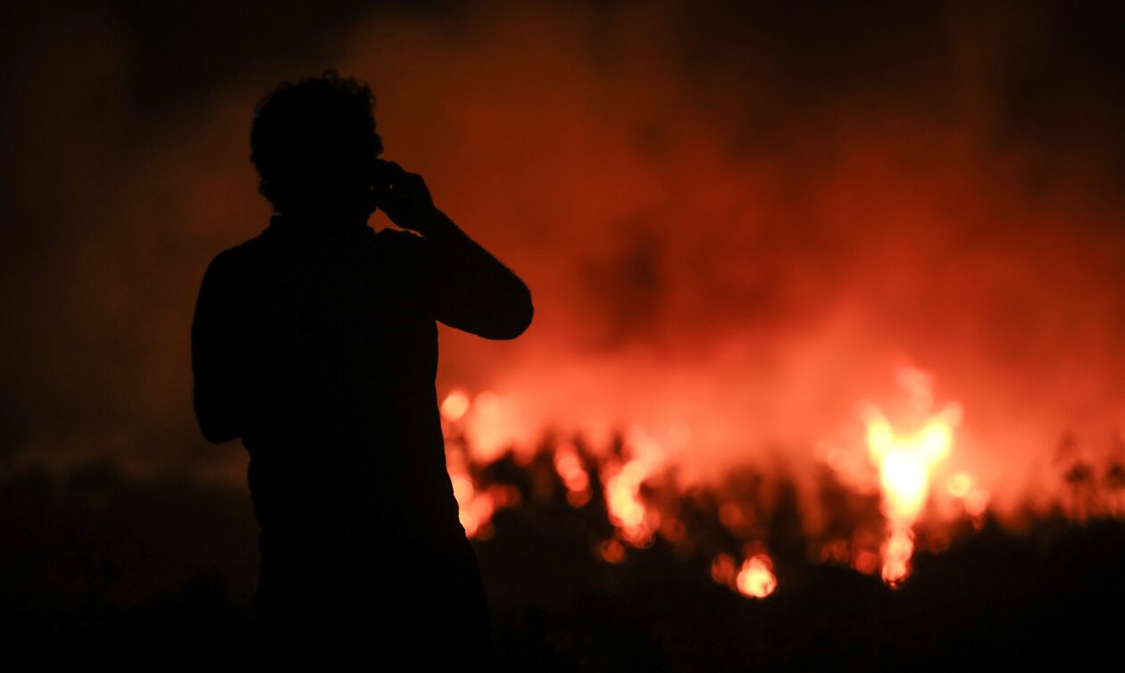 Φωτιά τώρα στον Ασπρόπυργο: Καίει σε χώρο εργοστασίου