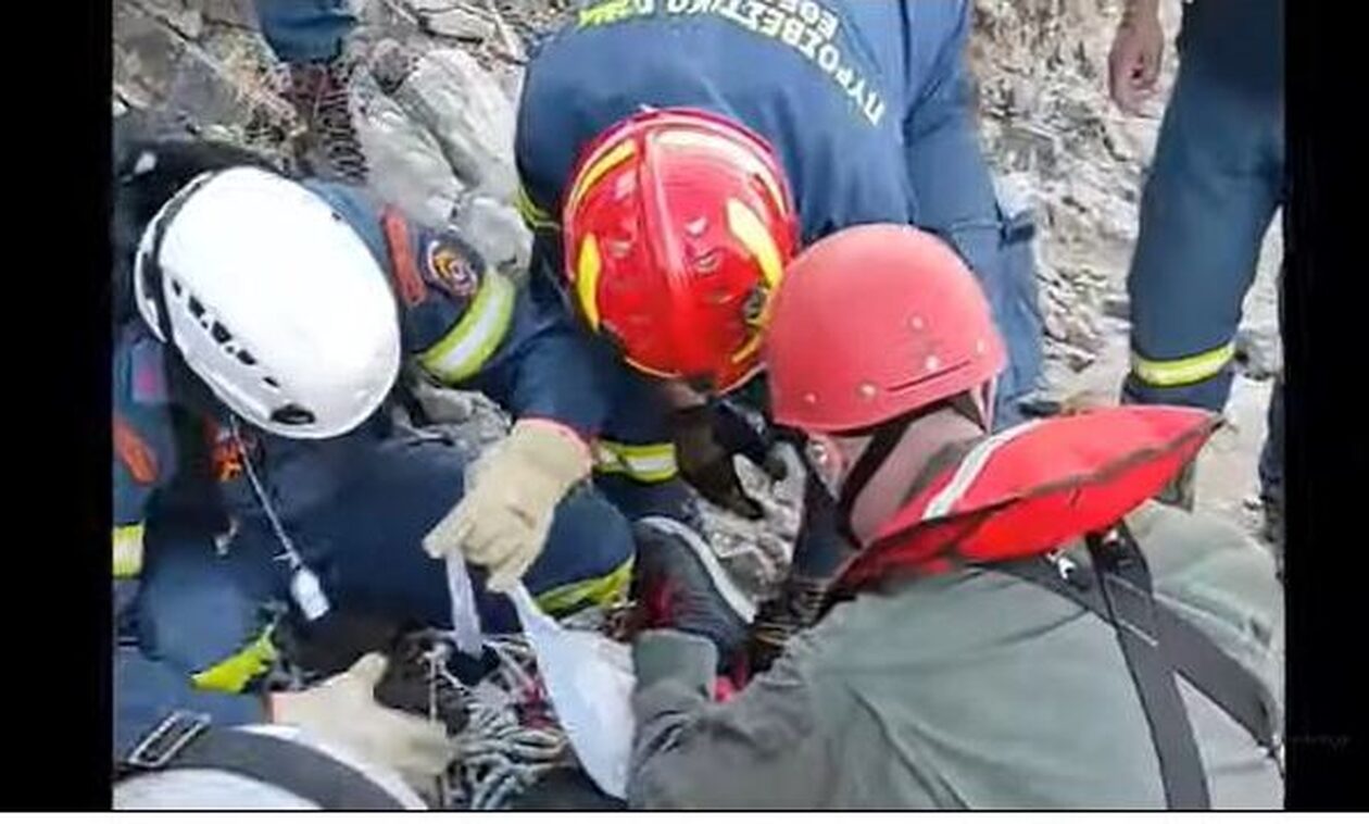 Κρήτη: Καρέ καρέ η επιχείρηση διάσωσης 29χρονου στο φαράγγι της Σαμαριάς