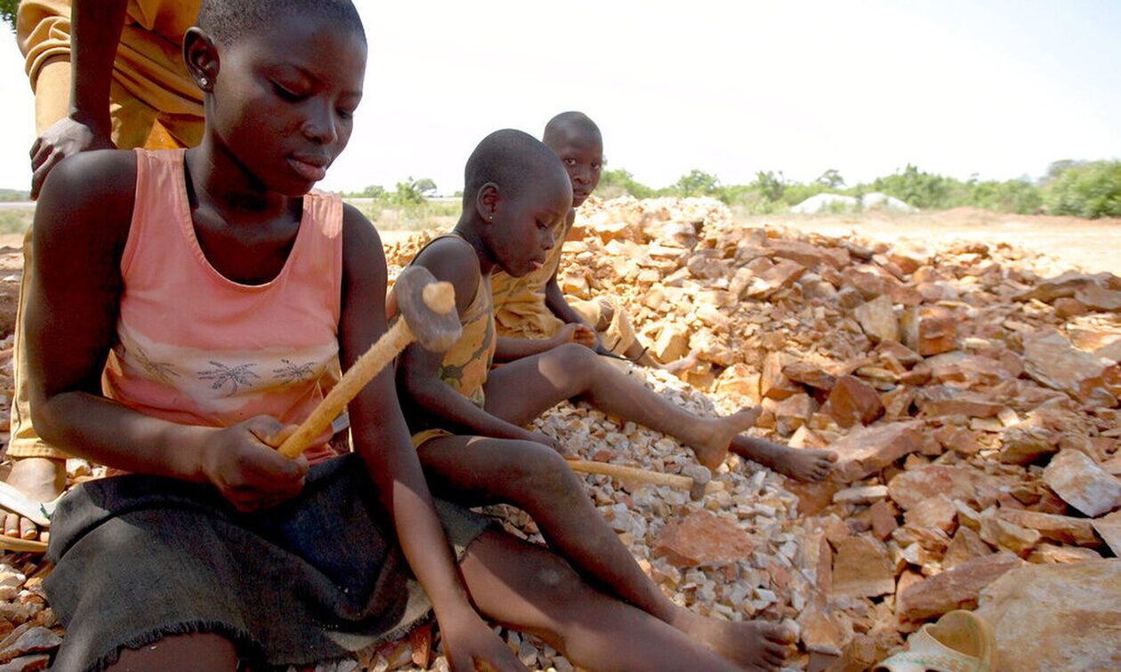 SOS για την παιδική εργασία: «Πνίγομαι αλλά πρέπει να αντέξω...» - Κινδυνεύει το μέλλον των παιδιών