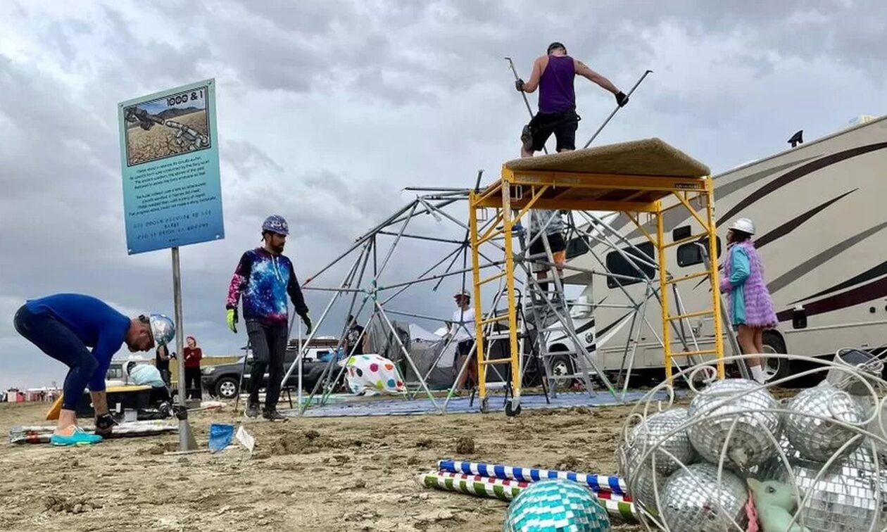 Burning Man: Ξεκίνησαν να φεύγουν οι κατασκηνωτές - Ακυρώθηκε το φινάλε του Φεστιβάλ