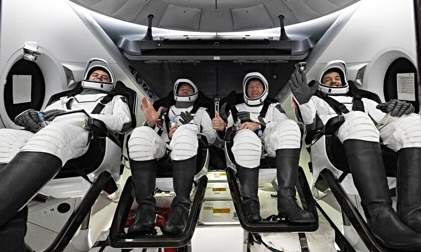 SpaceX: Τέσσερις αστροναύτες επέστρεψαν στη Γη ύστερα από έξι μήνες στον Διεθνή Διαστημικό Σταθμό