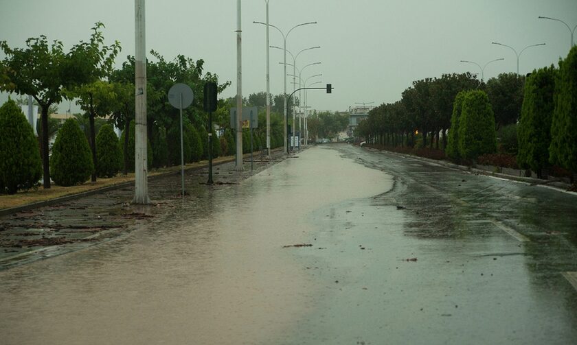 Πλημμυρισμένος δρόμο στον Βόλο