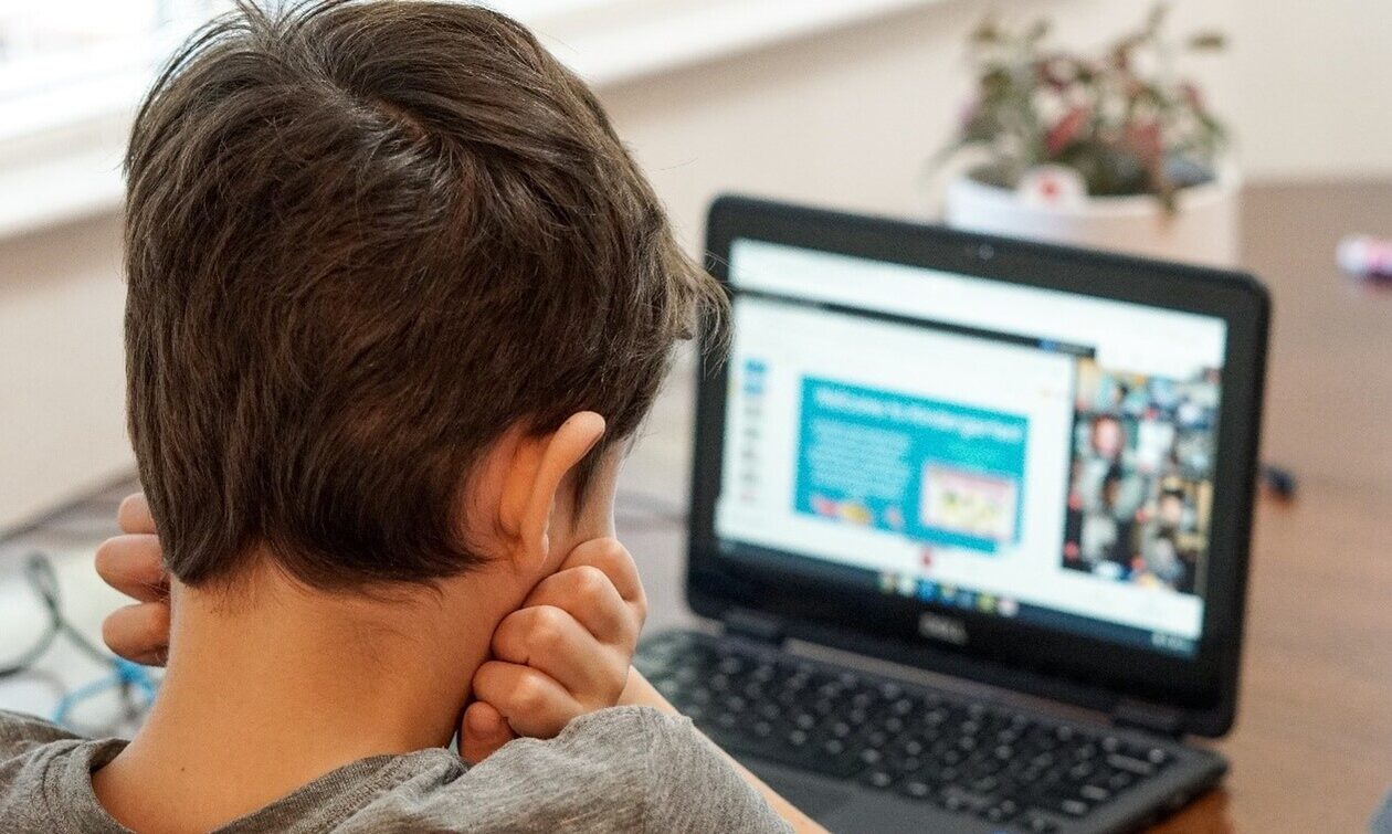 Η έκθεση ενός παιδιού στο διαδίκτυο μπορεί να οδηγήσει σε λανθασμένα πρότυπα