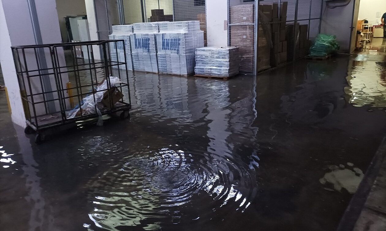 Κακοκαιρία Daniel: Πρωτοφανείς εικόνες από τα πλημμυρισμένα υπόγεια του νοσοκομείου Βόλου
