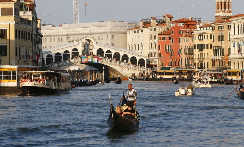 H Bενετία θέλει να καταπολεμήσει τον υπερτουρισμό