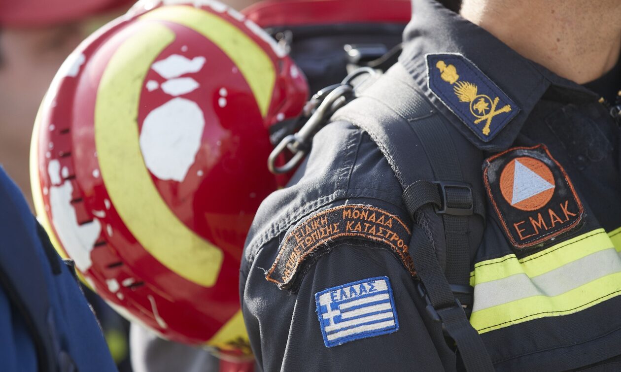 Κρήτη: Επιχείρηση διάσωσης 60 μεταναστών σε δύσβατο σημείο στη Σητεία - Τρία βρέφη ανάμεσά τους