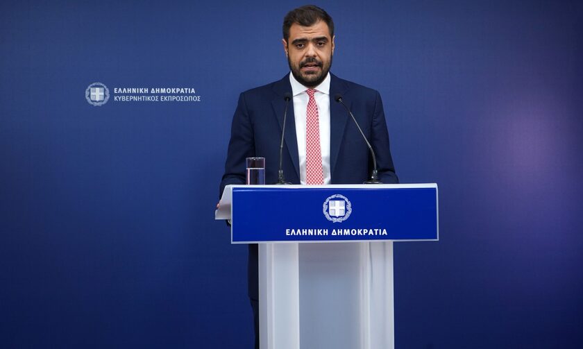 Παύλος Μαρινάκης: Live η ενημέρωση των πολιτικών συντακτών από τον κυβερνητικό εκπρόσωπο