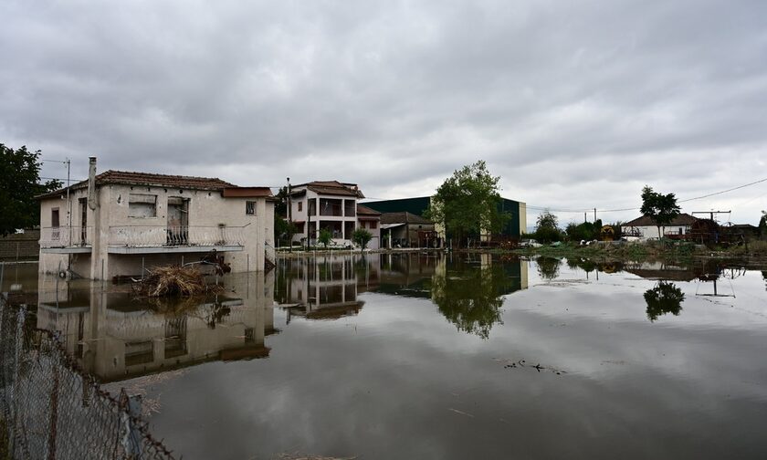 Πλημμύρες στην Καρδίτσα: Χωρίς νερό και φαγητό οι κάτοικοι στον Βλοχό - Ανάμεσά τους μωρό 27 ημερών