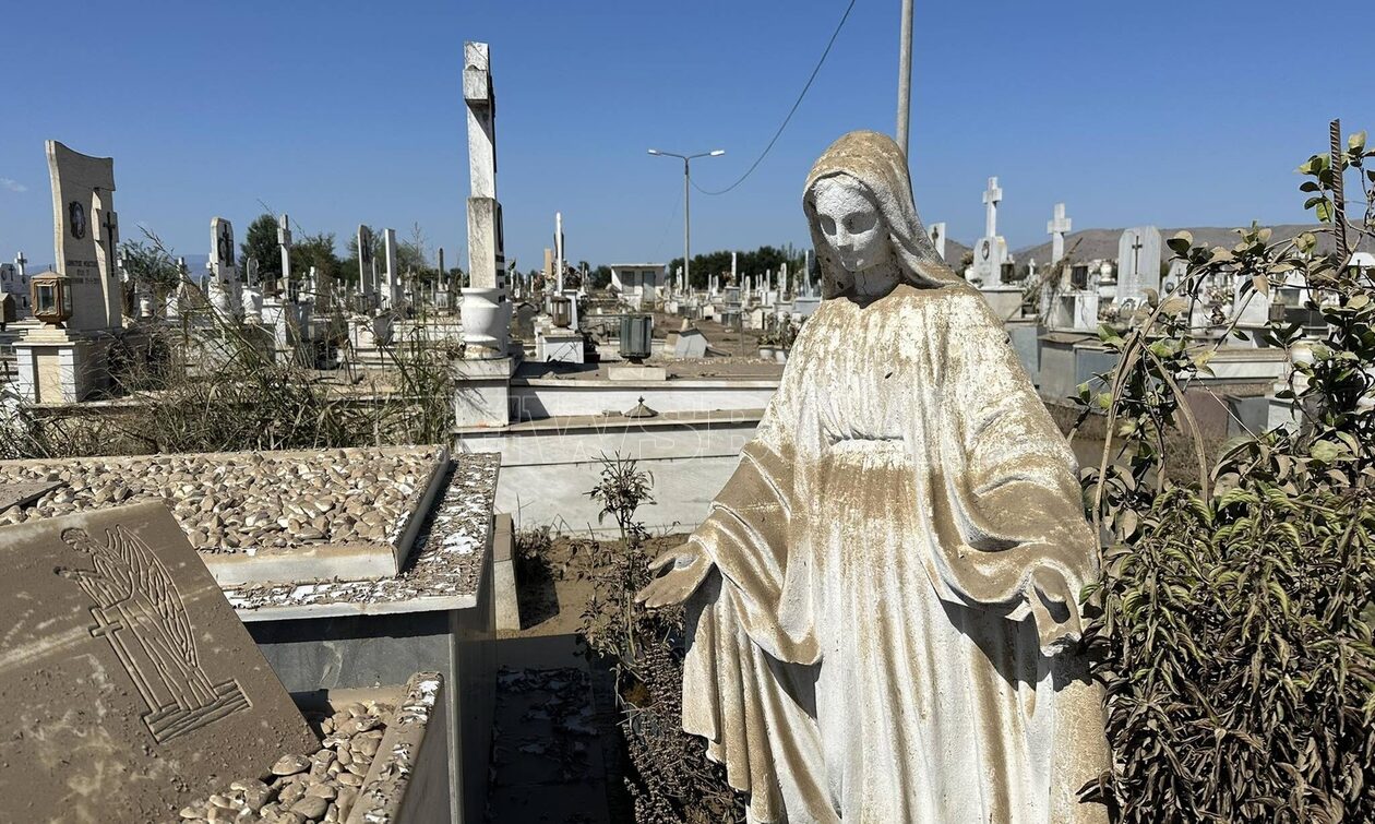 Κακοκαιρία Daniel: Τα νερά κατέστρεψαν το νεκροταφείο της Αγίας Παρασκευής στη Λαμία
