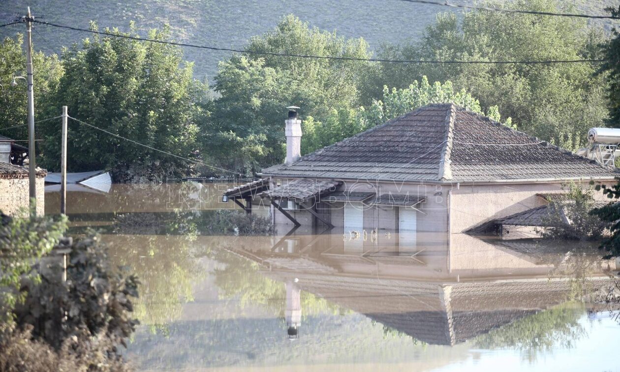 Κακοκαιρία Daniel: Το Newsbomb.gr στον πλημμυρισμένο Βλοχό - «Δεν θα έχουμε σπίτι για μήνες»