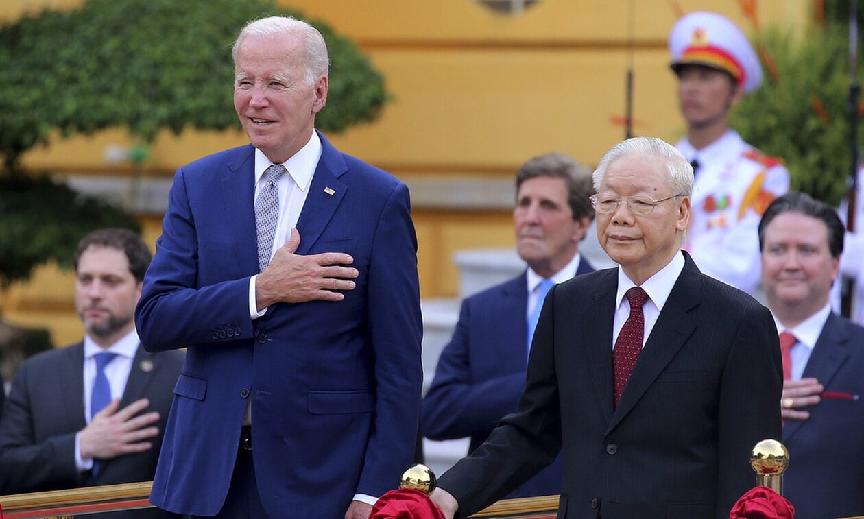 Τζο Μπάιντεν: Οι νέες γκάφες στο Βιετνάμ και οι επικρίσεις - «Αρχίζει το κωμικό σόου του προέδρου»