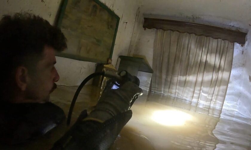 Κακοκαιρία Daniel: Συγκλονιστικές εικόνες από επιχειρήσεις διάσωσης ΟΥΚάδων σε πλημμυρισμένα σπίτια