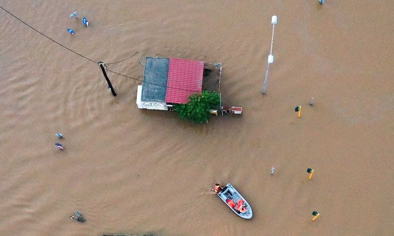 Πλημμύρες: Πώς θα δοθούν 6.600 ευρώ σε πληγέντες – Αυτόματα και χωρίς αίτηση χρήματα σε λογαριασμούς