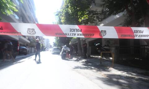 Θεσσαλονίκη: Περίμενε να φύγει το σχολικό, σκότωσε την πρώην σύζυγο και αυτοκτόνησε ο αστυνομικός