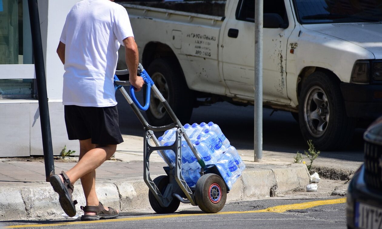 Θεσσαλία: Η ανώτατη τιμή πώλησης στο εμφιαλωμένο νερό - Βαριά πρόστιμα για τους παραβάτες