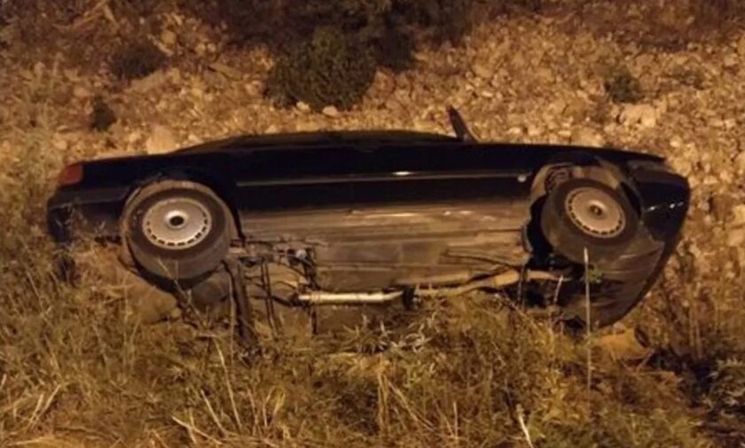 Ναύπακτος: Αυτοκίνητο έπεσε σε χείμαρρο - Γλίτωσε τα χειρότερα ο οδηγός