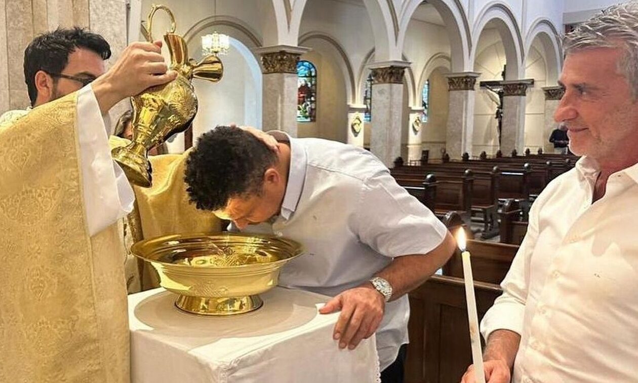 Βαπτίστηκε Χριστιανός ο 46χρονος Ρονάλντο (pics)